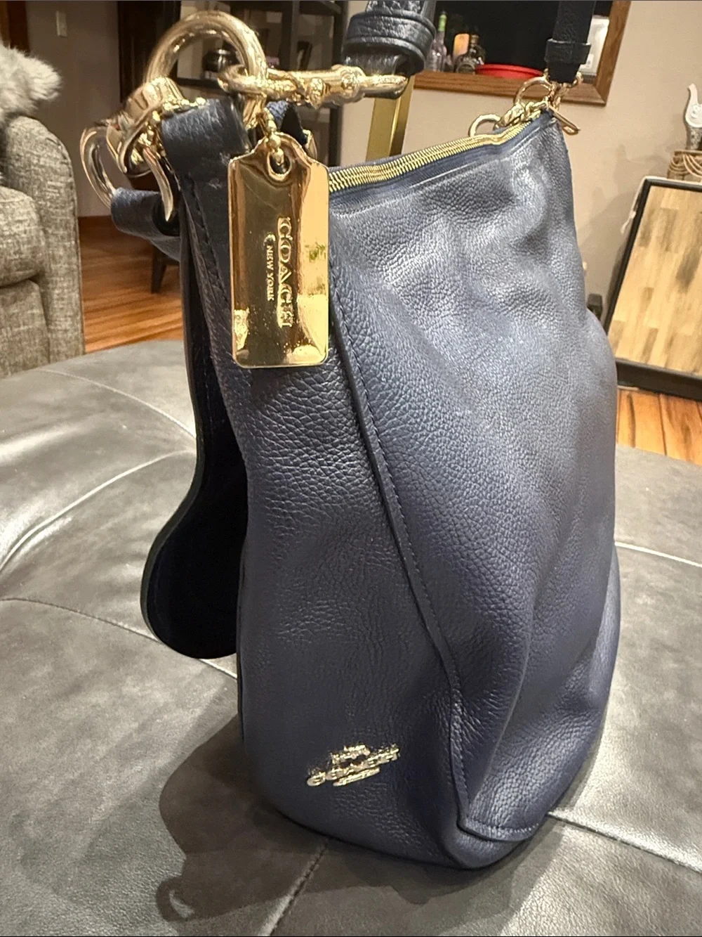 Coach Turnlock Hobo Bag Navy Blue Pebbled Leather Gold-Tone Hardware